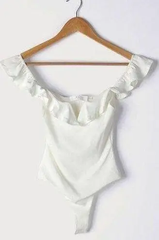 ASTR The Label Lala Ruffle Ribbed Bodysuit in White Size M thumbnail 1