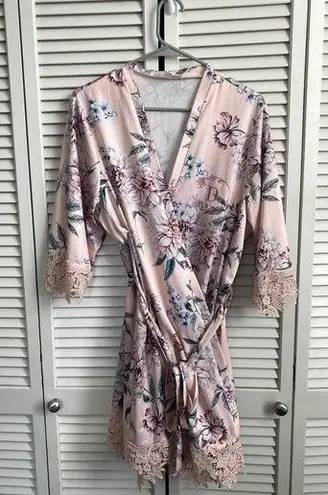 Le Rose Floral Robe Pink Embroidered Medium/Large Size undefined