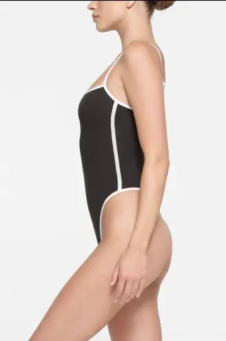 SKIMS Fits Everybody Women's Black Contrast Trim Scoop Neck Bodysuit L NWT