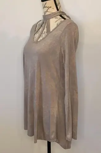 Andree by Unit Andreé by Unit stretch knit top with cutout neckline and back tie M