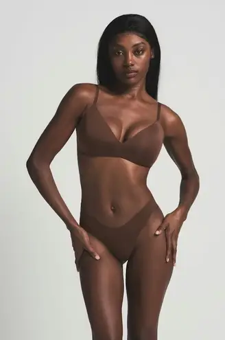 SKIMS Wireless Form Push-Up Plunge Bra - Cocoa - 34D