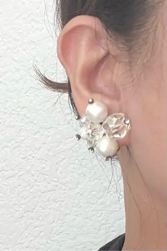 Vintage LAGUNA AB Crystals Aurora Borealis Faux Pearl Cluster Beads Earrings 14g White