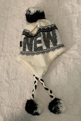 Target New York Soft Winter Hat White Black