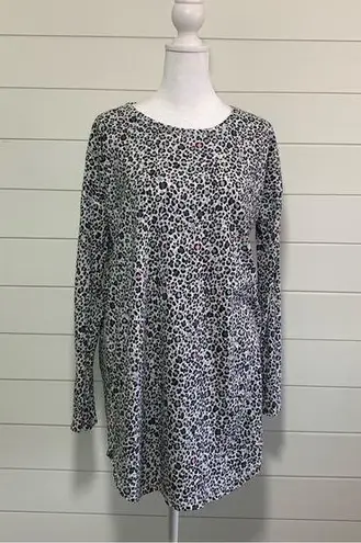 Victoria's Secret  White Gray Leopard Print Long Sleeve Knit Night Gown Size XS