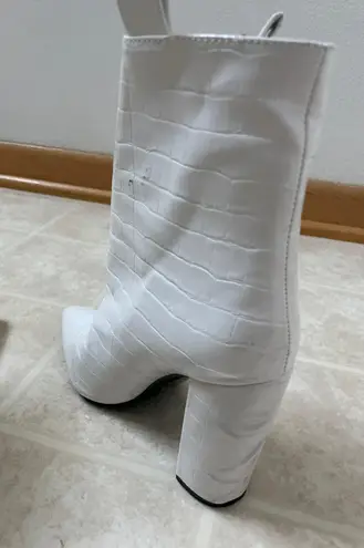 Altar'd State Alter’d State White Booties - Image 5