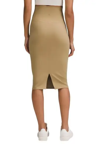 NWT Lululemon Size 14 Nulu Slim