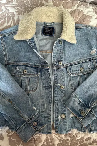 Abercrombie & Fitch Abercrombie Cropped Trucker Jacket Sherpa Collar Medium Wash