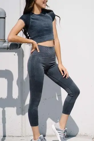 SAVVI Suiko Crop Athletic Top & Legging Workout Complete Set