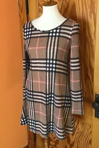 Feminine plaid mini sweater dress