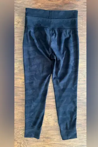 Vuori Daily Legging Drawstring Black Camo 7/8 Length High Rise NO SIZE TAG