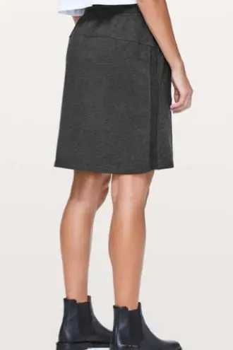 Lululemon  Start Anew 21” Skirt in Heathered Black W-403 Size 6