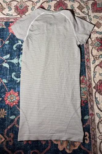 Lululemon  Swiftly Tech Short Sleeve thumbnail 3