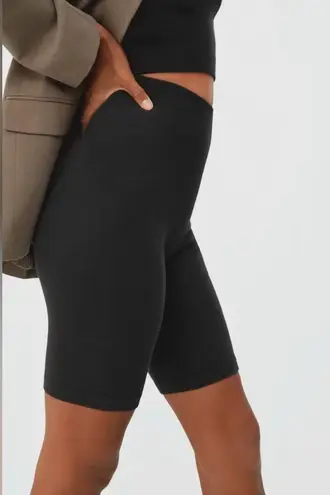 Everlane  The Seamless Bike Short In Black