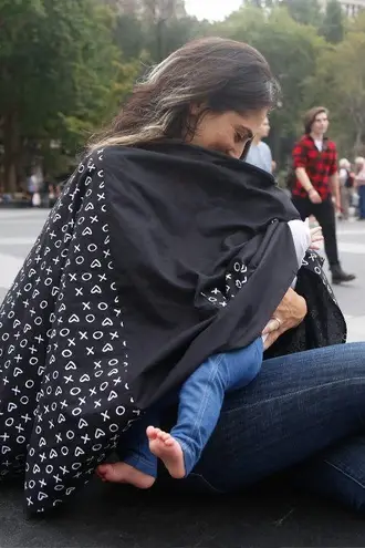 Milky Chic Downtown Chic'- 360 Nursing Poncho