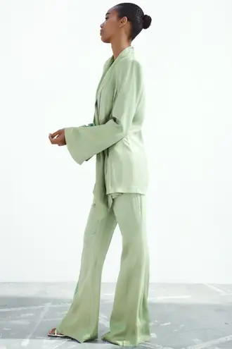 ZARA NWT  GREEN KNOTTED SATIN EFFECT BLAZER 7668/527. Size large.