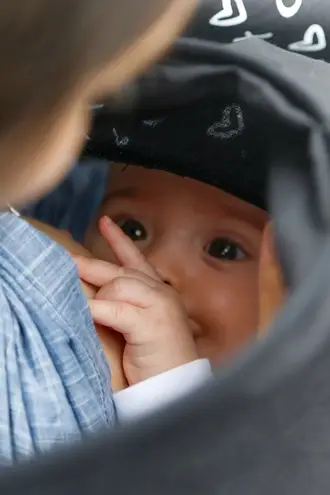 Milky Chic Downtown Chic'- 360 Nursing Poncho