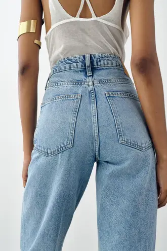 ZARA HIGH RISE STRAIGHT LEG JEANS