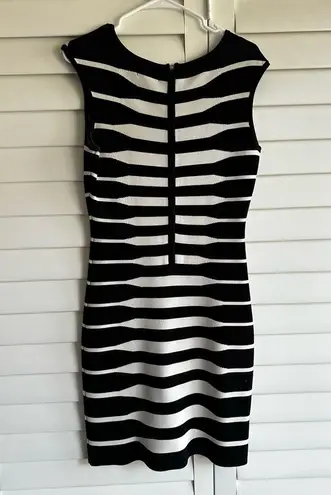 Calvin Klein  Black and White Body con Dress size Small EUC