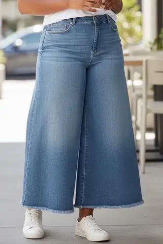 Gloria Vanderbilt Amanda Jean Light Wash High Rise Wide Leg Raw Crop Hem Denim18