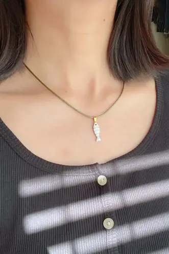 Handmade white & gold stainless/enamel fish boho funky simple necklace🌀🐟💙