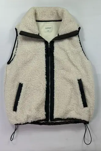 Abercrombie & Fitch  Sherpa faux leather cream vest size medium soft collection