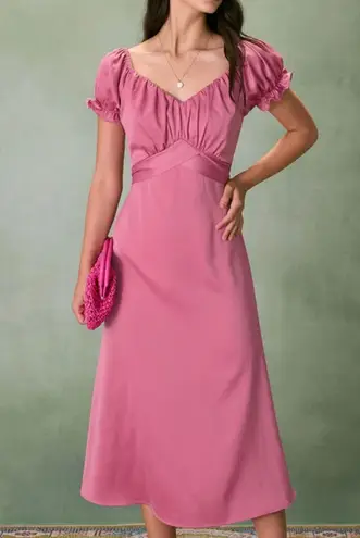 Rihoas Pink Sweetheart Neck Ruched Satin Midi Dress Size M