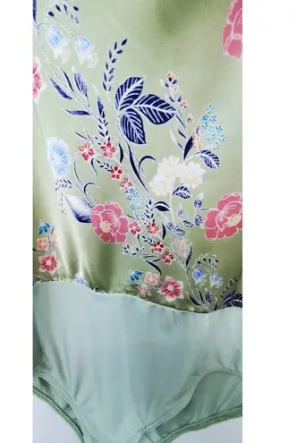 Women's Sleeveless Floral Bodysuit Size undefined