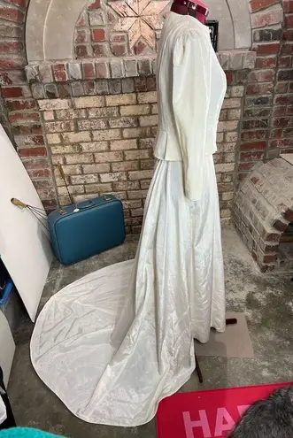 wedding suit cream puff sleeve peplum train