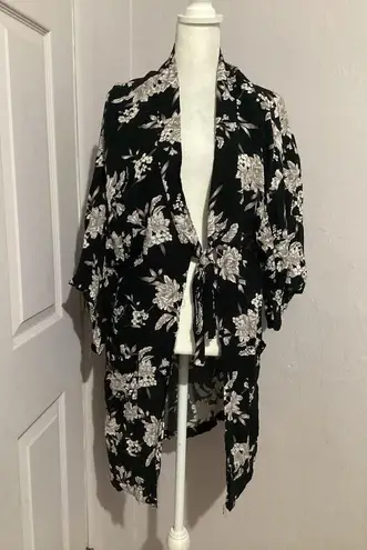 Spiritual Gangster  Boho Black White Taupe Floral Maya Tie Front Kimono One Size