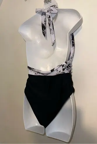 Unbranded women’s Halter deep V Neck One Piece Backless High Cut swimsuit Size L