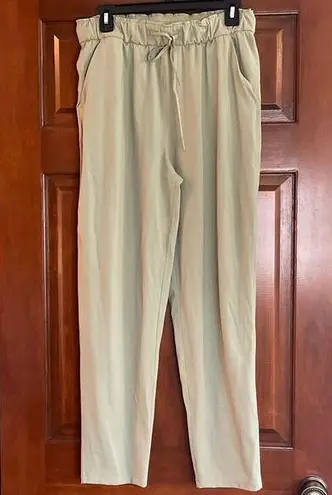 Lululemon  elastic waist pull on pant in sage green size 8