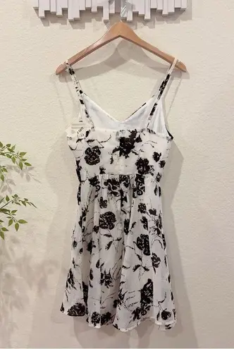 J.ING Jing White with Black Floral Print Fit and Flare Dress Size M NWT Size M