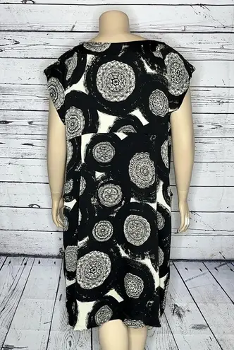 Avenue NWT Size 26 Black & Ivory Geometric Print Dress w/ Pockets