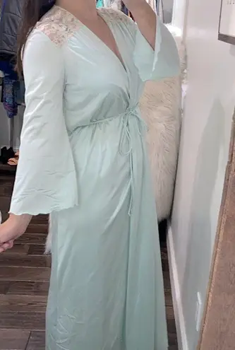 Vanity Fair Vintage sea foam green maxi ship and robe set  size 36