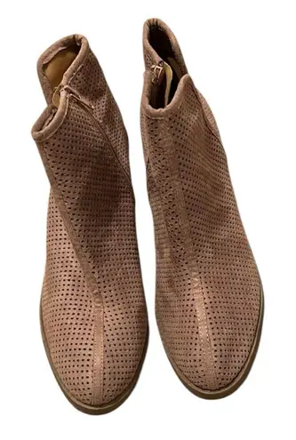 Soda size 10 faux suede sideĀ zip ankle booties in a pinkish tanācolorāGUC