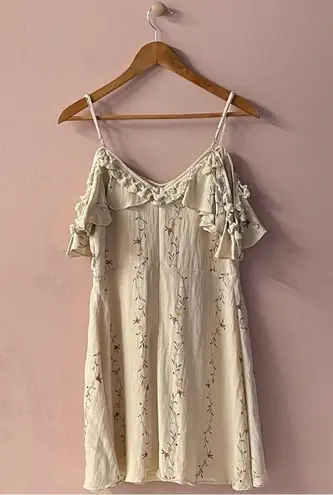 Allison New York Cream Floral Tassel Cold