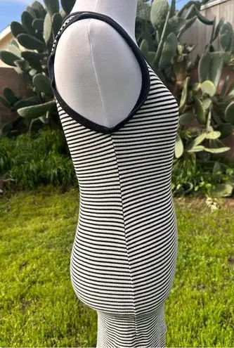 Black and white Slip on body con dress scoop neck