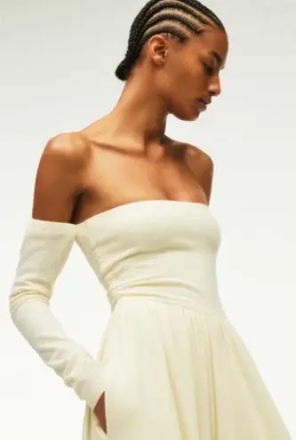 ZARA cream off shoulder jumpsuit
LIMITED EDITION! NWT