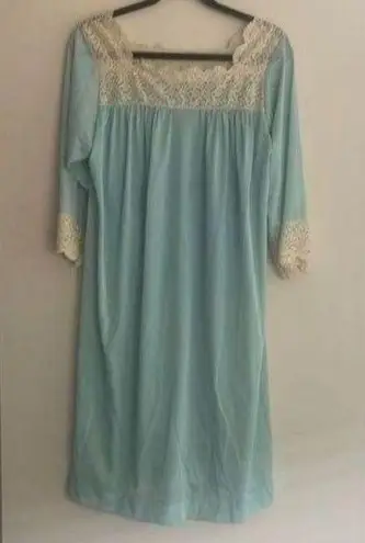 Vintage Blue and Cream Lace 1/2 Sleeve Nightgown Chemise Lingerie Dressing Gown