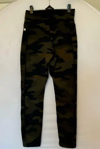 PINK - Victoria's Secret Pink Brand Camo Leggings / high waisted/ pockets / 7/8 cut / size medium