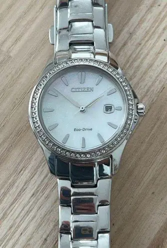 Citizen Eco-Drive Solar Crystal Ladies Watch Solar Stainless Bracelet Pearl Dial