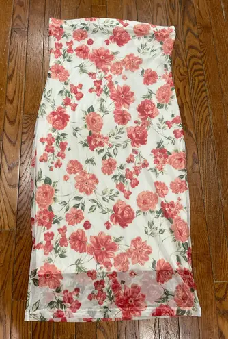 Full Circle Trends
Floral Print Strapless Dress