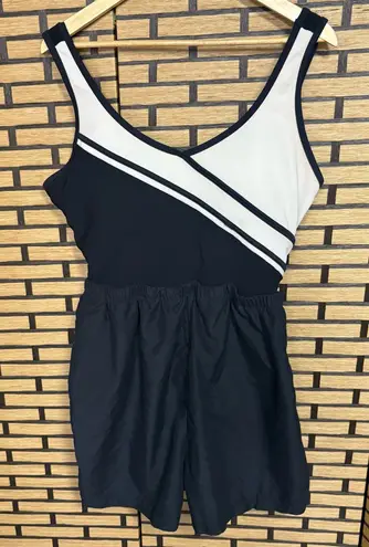 Beach Cabana White And Black Short Swimsuit Size 20W