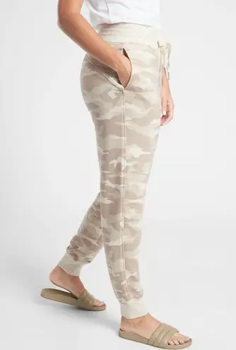 Athleta  Balance Printed Jogger Pant in Oatmeal Heather Camo Size M