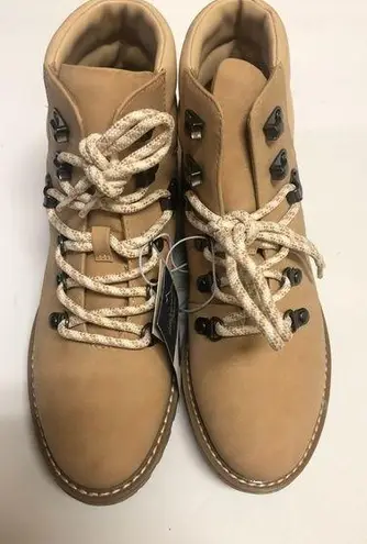 Universal Threads Universal Thread NWT Women's Tully Lace-Up Winter Hiking Boots Tan Size 7.0