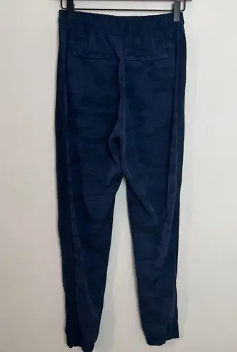 Athleta - Brooklyn Textured Jogger Blue Camo Outdoor Travel Adventure Pant