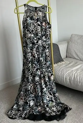 Tahari multicolor appliqué black full length gown sleeveless mesh top sz 2