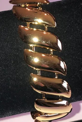 Elegant Gold Tone Chunky Retro Classic Bracelet