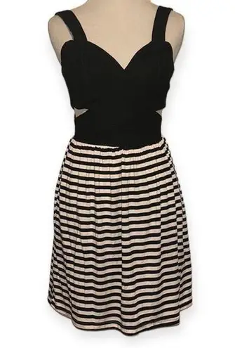 Depri small black and white striped dress