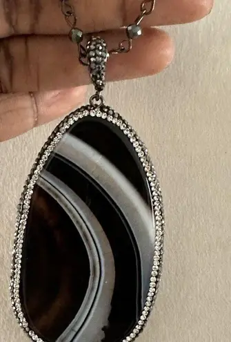 VINTAGE BLACK & WHITE SLICED AGATE PENDANT NECKLACE RESORT WEAR SUMMER